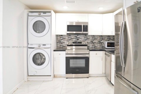 Casa en venta en Miami, Florida, 3 dormitorios, 116.13 m2 № 1982034 - foto 13