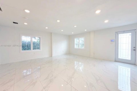 Casa en venta en Miami, Florida, 3 dormitorios, 116.13 m2 № 1982034 - foto 4