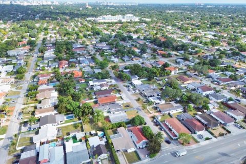 Casa en venta en Miami, Florida, 3 dormitorios, 116.13 m2 № 1982034 - foto 17