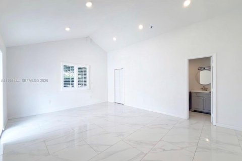 Casa en venta en Miami, Florida, 3 dormitorios, 116.13 m2 № 1982034 - foto 6