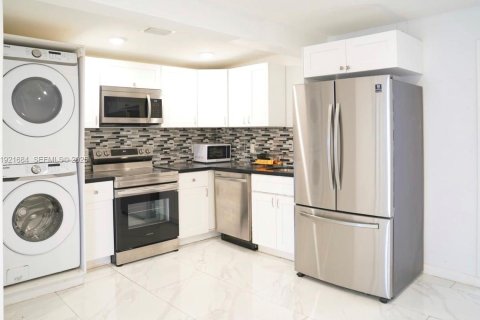 Casa en venta en Miami, Florida, 3 dormitorios, 116.13 m2 № 1982034 - foto 14