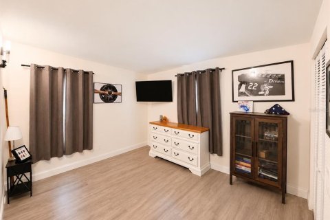 House in Tampa, Florida 3 bedrooms, 126.44 sq.m. № 2148108 - photo 14