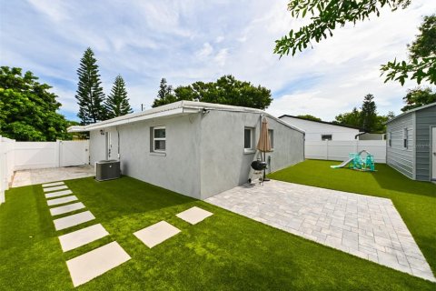 House in Tampa, Florida 3 bedrooms, 126.44 sq.m. № 2148108 - photo 16