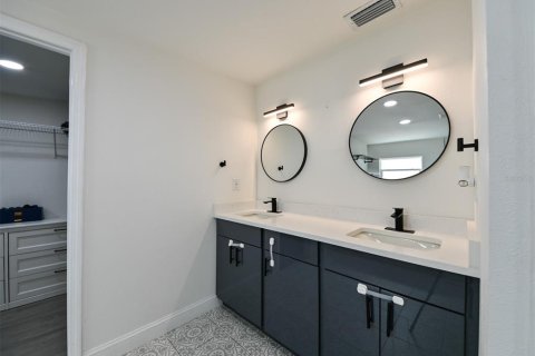 House in Tampa, Florida 3 bedrooms, 126.44 sq.m. № 2148108 - photo 10
