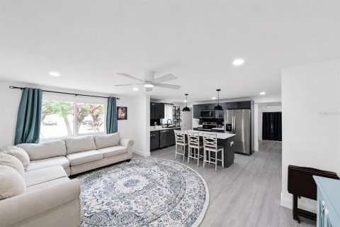 House in Tampa, Florida 3 bedrooms, 126.44 sq.m. № 2148108 - photo 6