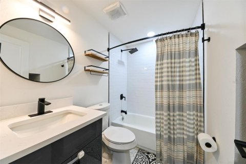 House in Tampa, Florida 3 bedrooms, 126.44 sq.m. № 2148108 - photo 13