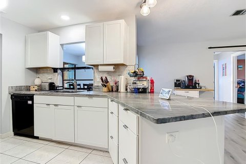 Купить виллу или дом в Порт-Шарлотт, Флорида 6 комнат, 182.27м2, № 1914166 - фото 5