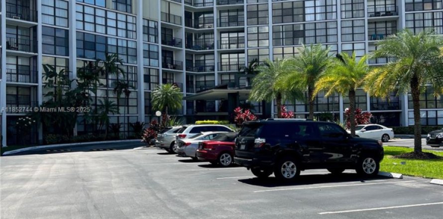 Condo in Hallandale Beach, Florida, 2 bedrooms  № 1859224