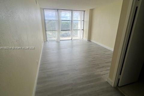 Condo in Hallandale Beach, Florida, 2 bedrooms  № 1859224 - photo 21
