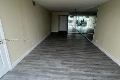 Condo in Hallandale Beach, Florida, 2 bedrooms  № 1859224 - photo 20