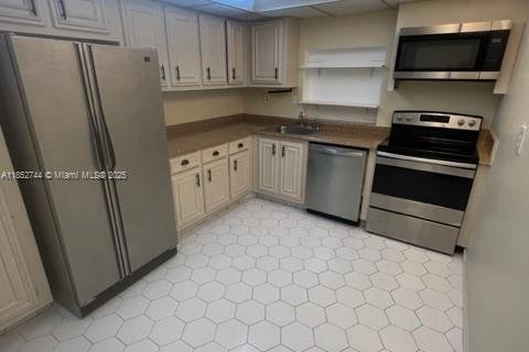 Condo in Hallandale Beach, Florida, 2 bedrooms  № 1859224 - photo 17