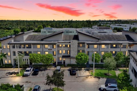 Condominio en venta en Doral, Florida, 2 dormitorios, 99.59 m2 № 1946085 - foto 1