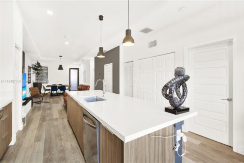 Condominio en venta en Doral, Florida, 2 dormitorios, 99.59 m2 № 1946085 - foto 7