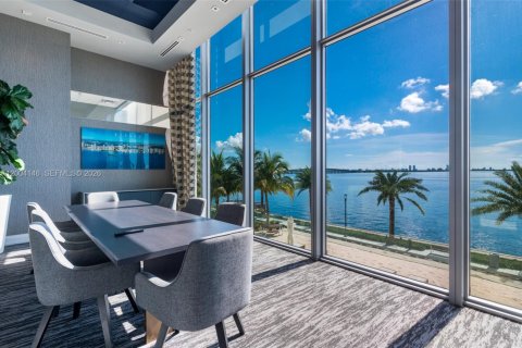 Commercial property in Miami, Florida № 2068303 - photo 2