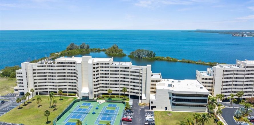 Condominio en Hudson, Florida, 1 dormitorio № 1725106