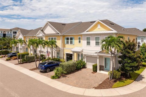 Townhouse in Dunedin, Florida 3 bedrooms, 138.24 sq.m. № 1912797 - photo 2