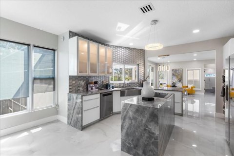 Villa ou maison à vendre à Oldsmar, Floride: 4 chambres, 303.79 m2 № 1574368 - photo 14