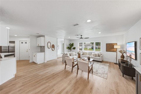 Villa ou maison à vendre à Seminole, Floride: 3 chambres, 158.4 m2 № 2133656 - photo 10