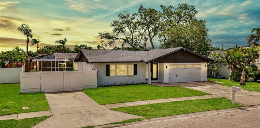 Villa ou maison à Seminole, Floride 3 chambres, 158.4 m2 № 2133656