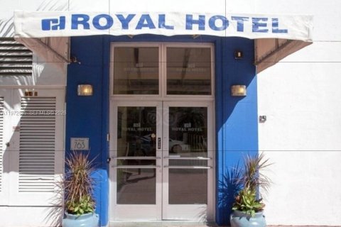 Estudio en el Condominio en Miami Beach, Florida  № 2033543