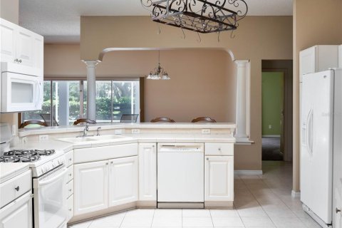 Casa en venta en The Villages, Florida, 4 dormitorios, 208.66 m2 № 1810633 - foto 12