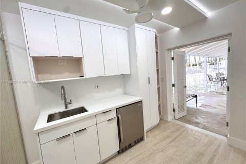 Condominio en venta en Miami Beach, Florida, 10.41 m2 № 1868541 - foto 2
