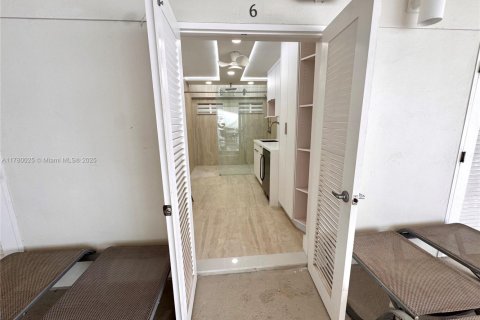 Condominio en venta en Miami Beach, Florida, 10.41 m2 № 1868541 - foto 4