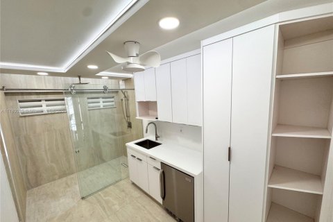 Condominio en venta en Miami Beach, Florida, 10.41 m2 № 1868541 - foto 3