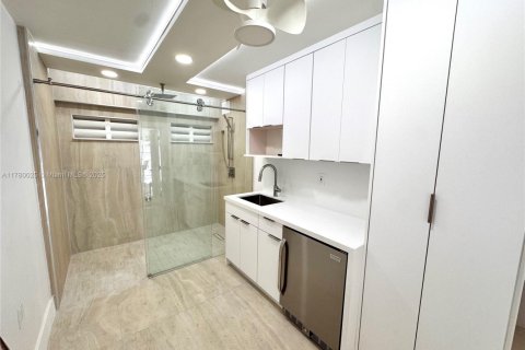 Condominio en venta en Miami Beach, Florida, 10.41 m2 № 1868541 - foto 1