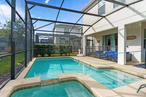Casa en venta en Kissimmee, Florida, 6 dormitorios, 305.74 m2 № 2384233 - foto 2