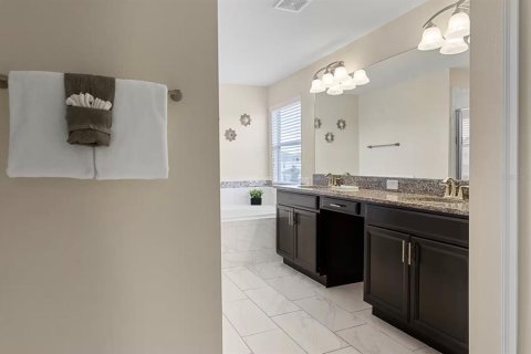 Casa en venta en Kissimmee, Florida, 6 dormitorios, 305.74 m2 № 2384233 - foto 19