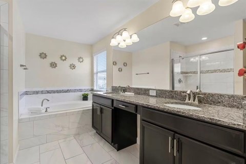 Casa en venta en Kissimmee, Florida, 6 dormitorios, 305.74 m2 № 2384233 - foto 18