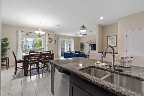 Casa en venta en Kissimmee, Florida, 6 dormitorios, 305.74 m2 № 2384233 - foto 8