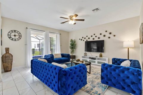 Casa en venta en Kissimmee, Florida, 6 dormitorios, 305.74 m2 № 2384233 - foto 9