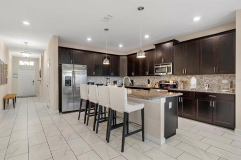 Casa en venta en Kissimmee, Florida, 6 dormitorios, 305.74 m2 № 2384233 - foto 5