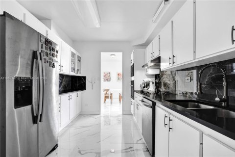 Condo in Miami Beach, Florida, 1 bedroom  № 1871278 - photo 22