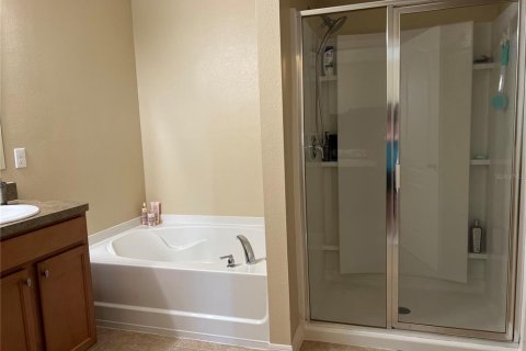 House in Kissimmee, Florida 4 bedrooms, 208.47 sq.m. № 1376717 - photo 15