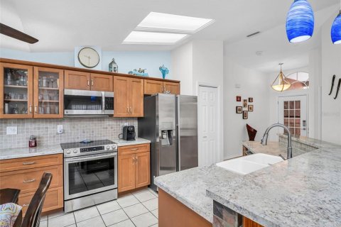 House in Tarpon Springs, Florida 3 bedrooms, 131.74 sq.m. № 1765509 - photo 11