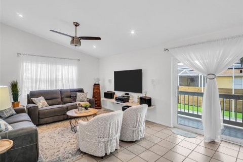 House in Tarpon Springs, Florida 3 bedrooms, 131.74 sq.m. № 1765509 - photo 9