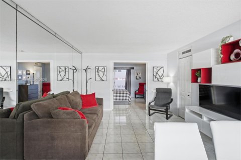 Copropriété à vendre à Hallandale Beach, Floride: 1 chambre, 69.68 m2 № 1998428 - photo 11