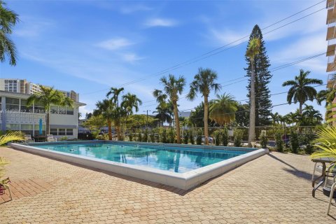 Copropriété à vendre à Hallandale Beach, Floride: 1 chambre, 69.68 m2 № 1998428 - photo 28