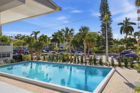 Copropriété à vendre à Hallandale Beach, Floride: 1 chambre, 69.68 m2 № 1998428 - photo 25