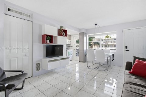 Copropriété à vendre à Hallandale Beach, Floride: 1 chambre, 69.68 m2 № 1998428 - photo 9