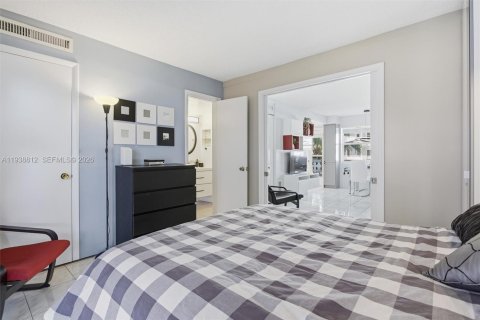 Copropriété à vendre à Hallandale Beach, Floride: 1 chambre, 69.68 m2 № 1998428 - photo 20