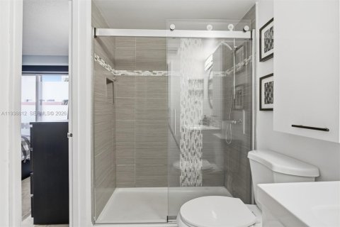Copropriété à vendre à Hallandale Beach, Floride: 1 chambre, 69.68 m2 № 1998428 - photo 18
