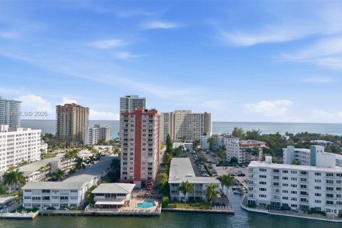 Copropriété à vendre à Hallandale Beach, Floride: 1 chambre, 69.68 m2 № 1998428 - photo 30
