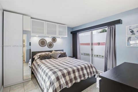 Copropriété à vendre à Hallandale Beach, Floride: 1 chambre, 69.68 m2 № 1998428 - photo 4