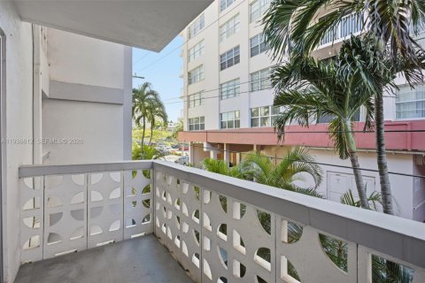 Copropriété à vendre à Hallandale Beach, Floride: 1 chambre, 69.68 m2 № 1998428 - photo 16