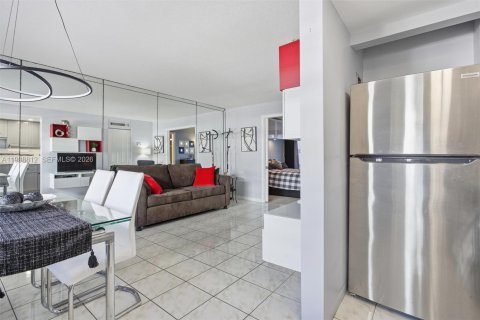Copropriété à vendre à Hallandale Beach, Floride: 1 chambre, 69.68 m2 № 1998428 - photo 21