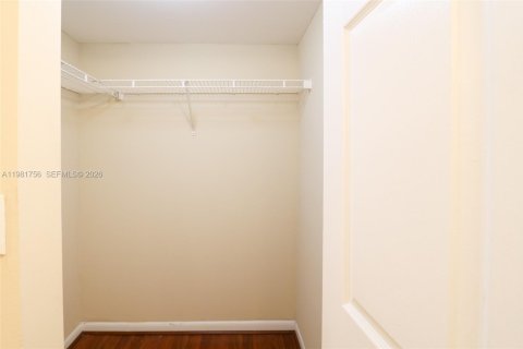 Condo in Fort Lauderdale, Florida, 3 bedrooms  № 2042993 - photo 23